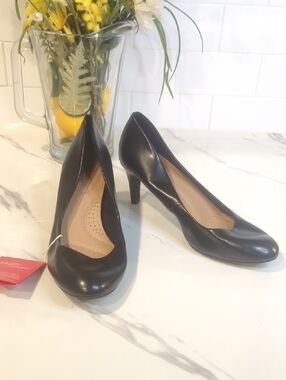 9.5M Black Women's Mid Heel Pumps - Classic Professional Style